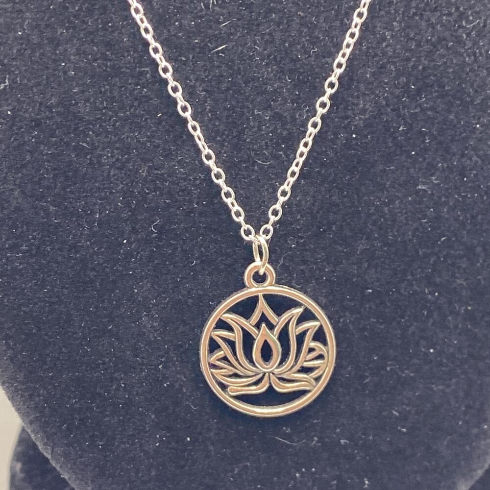 Womens Silver Flower Necklace Womens Fashion